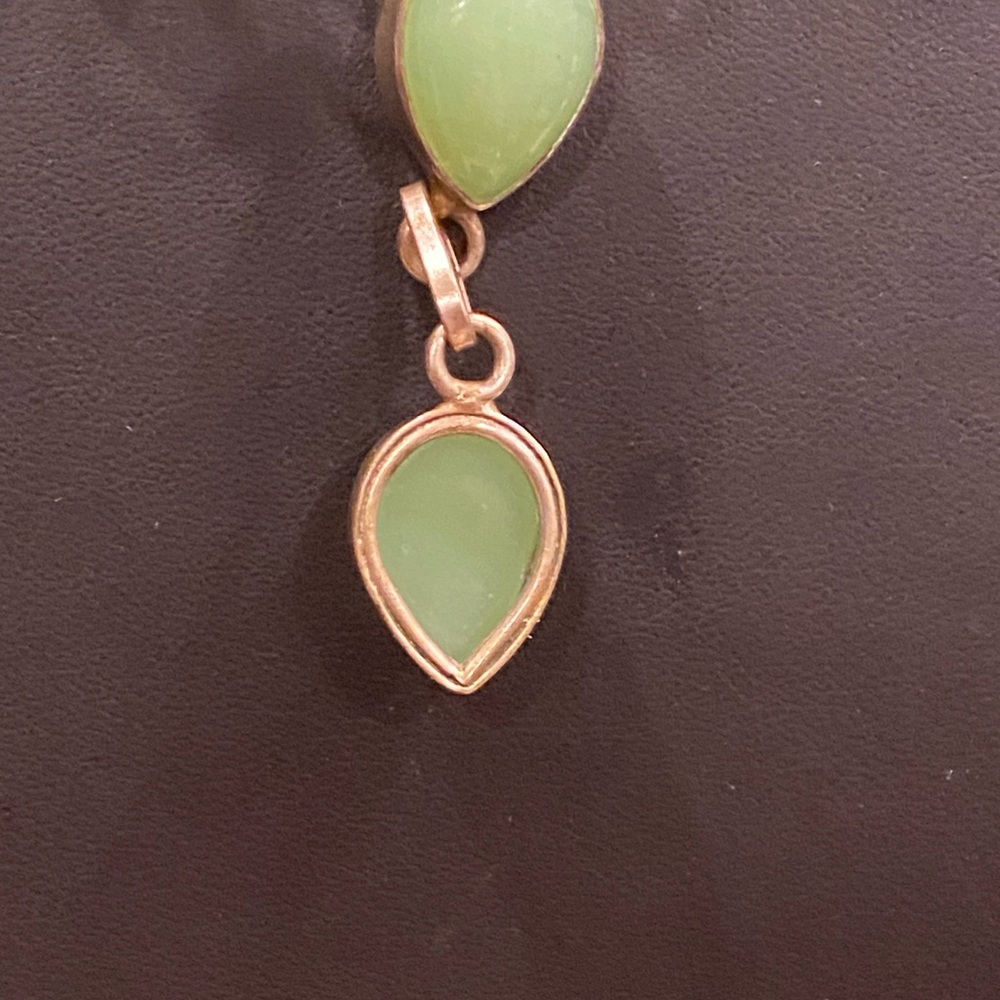 Elegant Green Chrysoprase Teardrop Necklace in Silver Tone Artisan Necklace - Picture 10 of 11